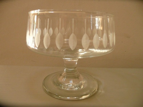 Lovely vintage leaf - lovely,